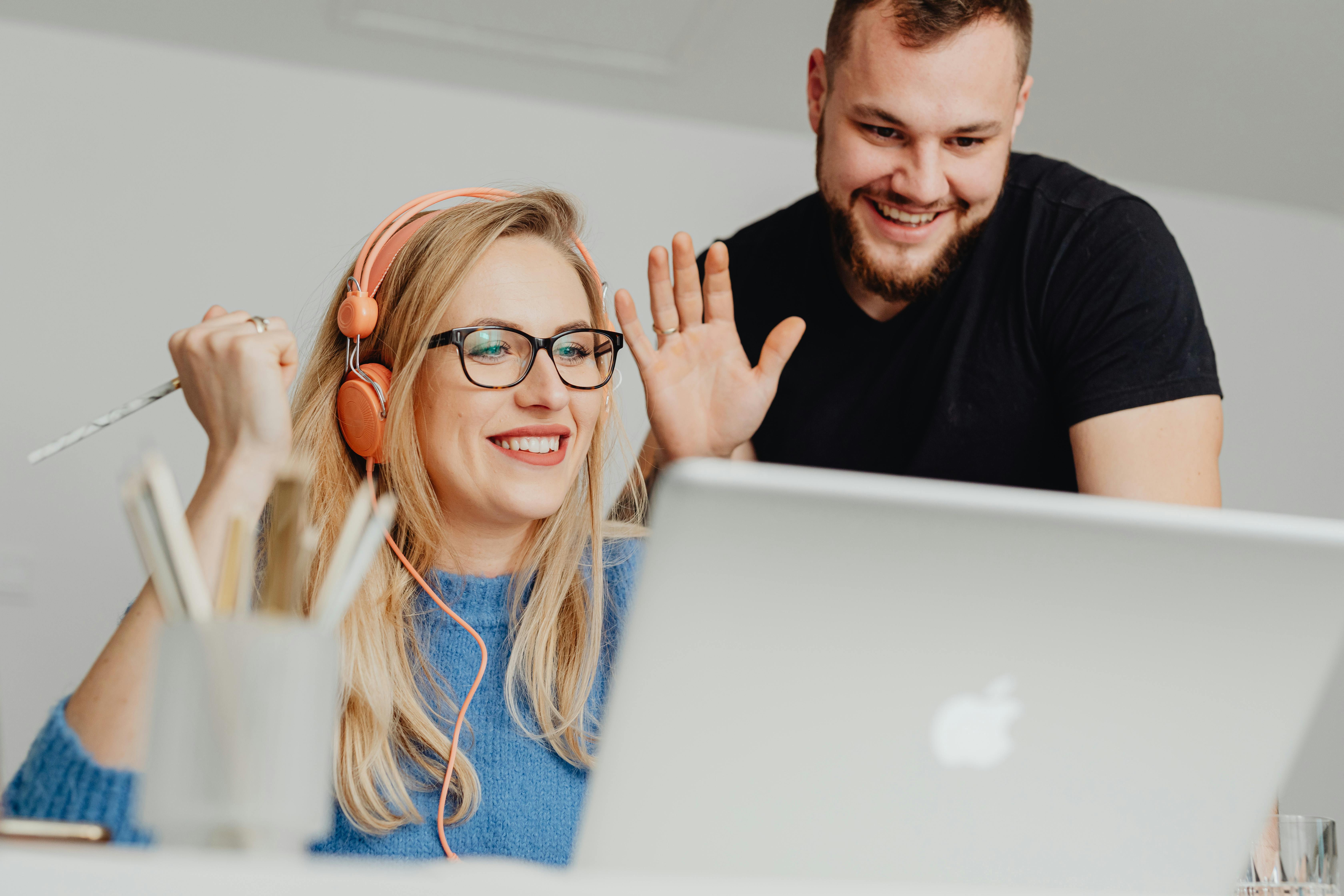 Personas charlando en inglés