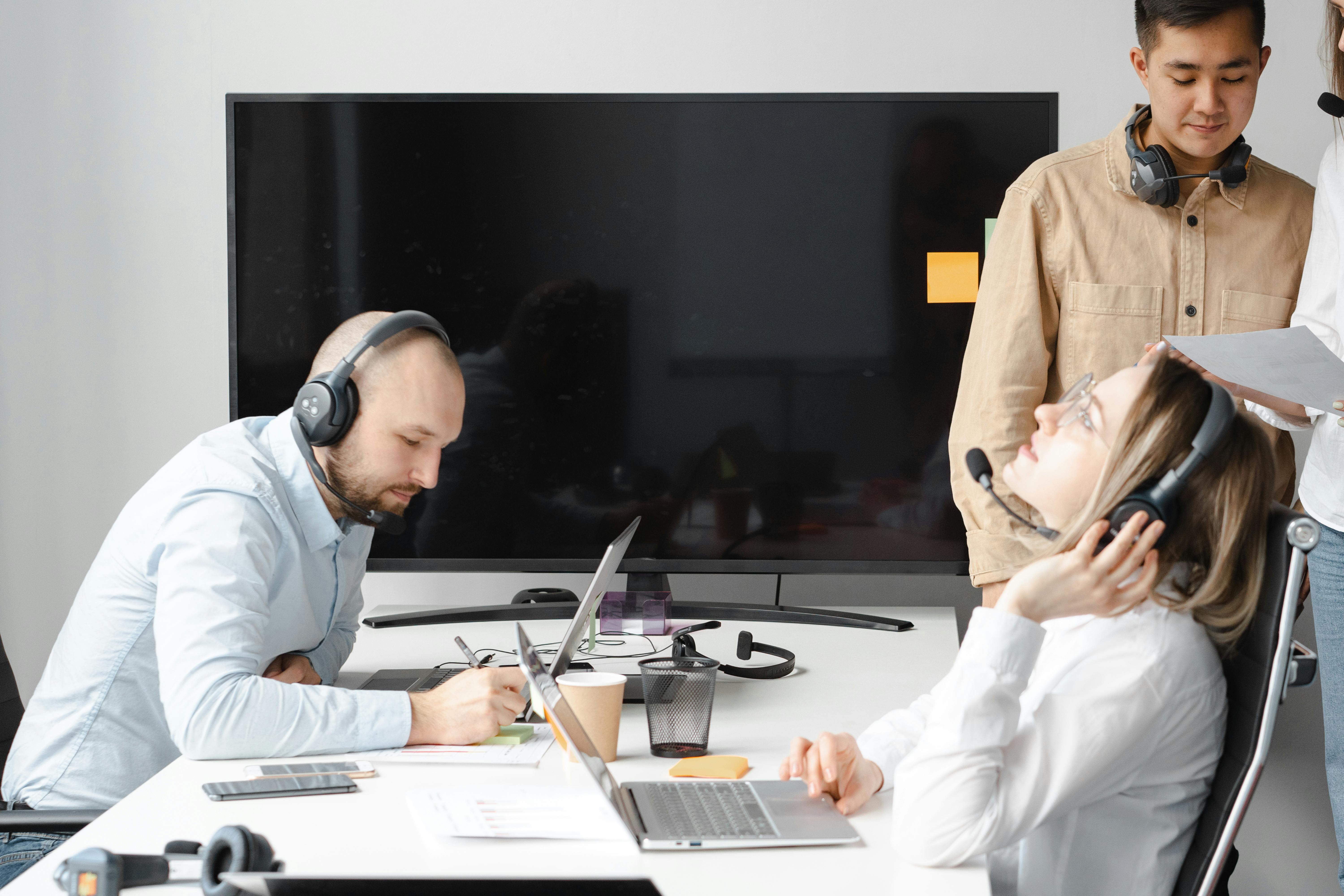 Personas hablando en inglés