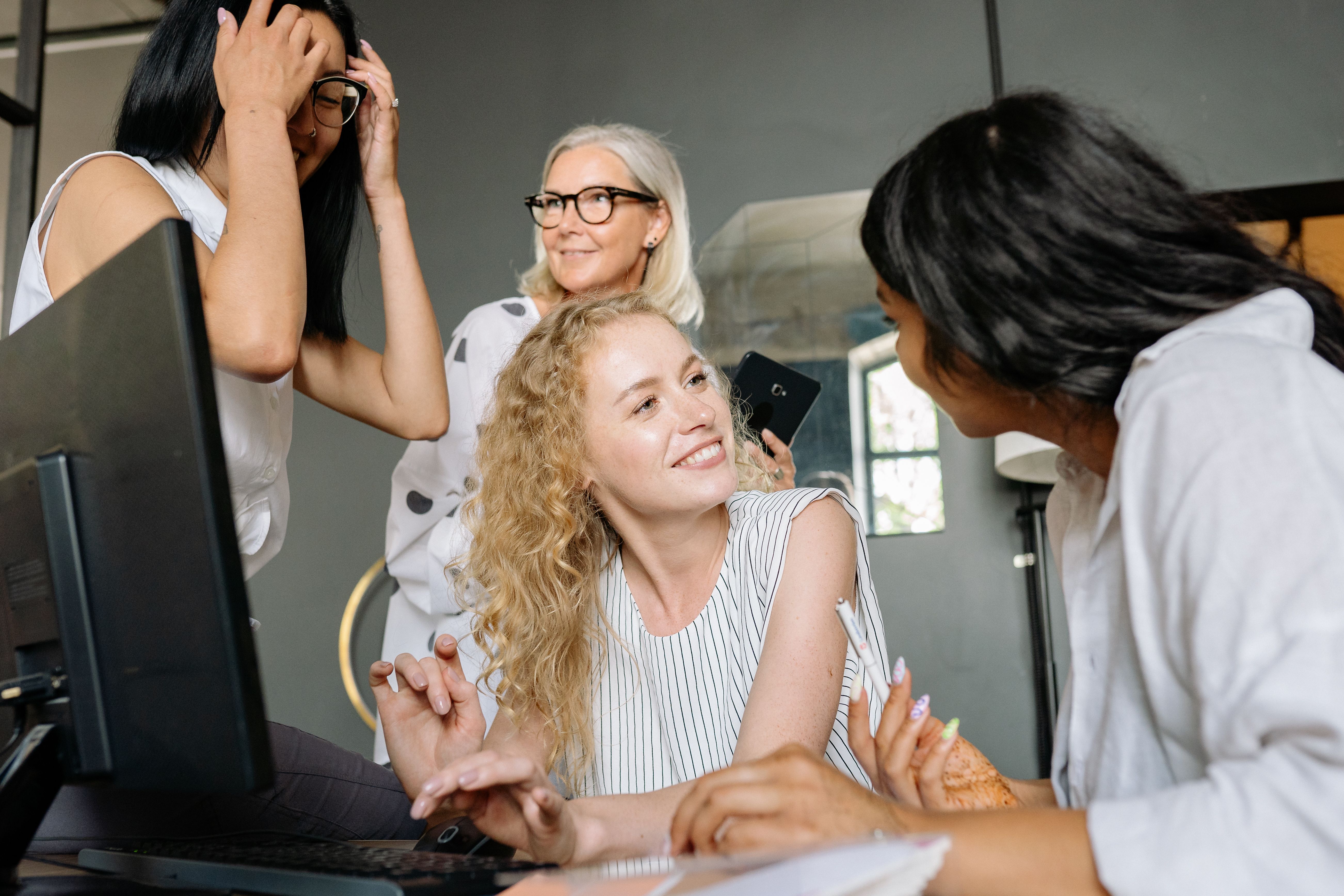 Mujeres trabajando en inglés